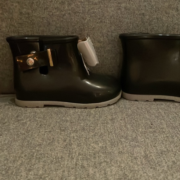 Mini Melissa toddler boots US8 - Picture 3 of 6